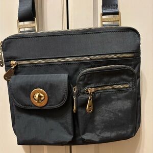 Baggallini Melbourne Multi-Pocket Crossbody Forest Green with Gold Hardware